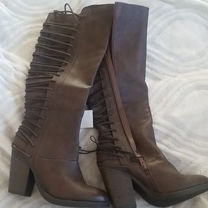 BNWT faux leather boots